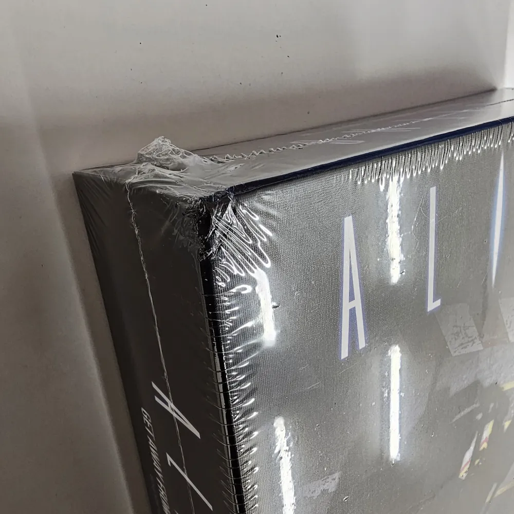 Aliens: Get Away From Her, You B***h! - damaged packaging