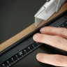 Bezpečnostní hliníkové pravítko Kemovan s protiskluzem 30 cm
