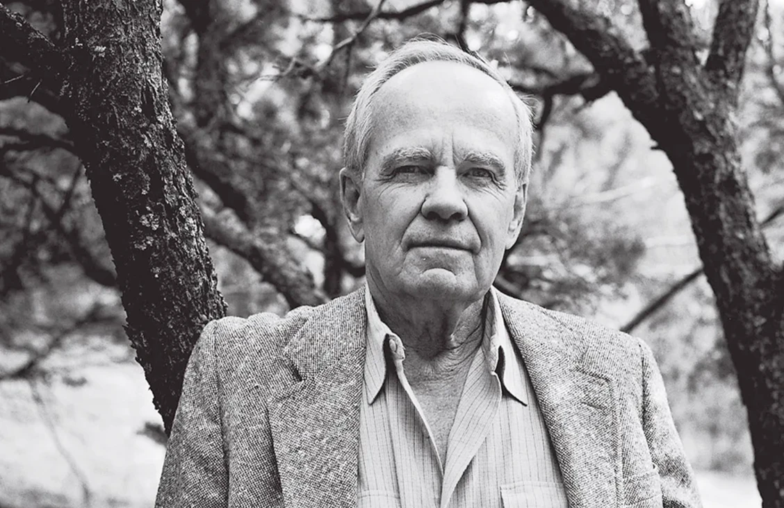 Výročí románu Cesta: Co nám odkázal Cormac McCarthy?