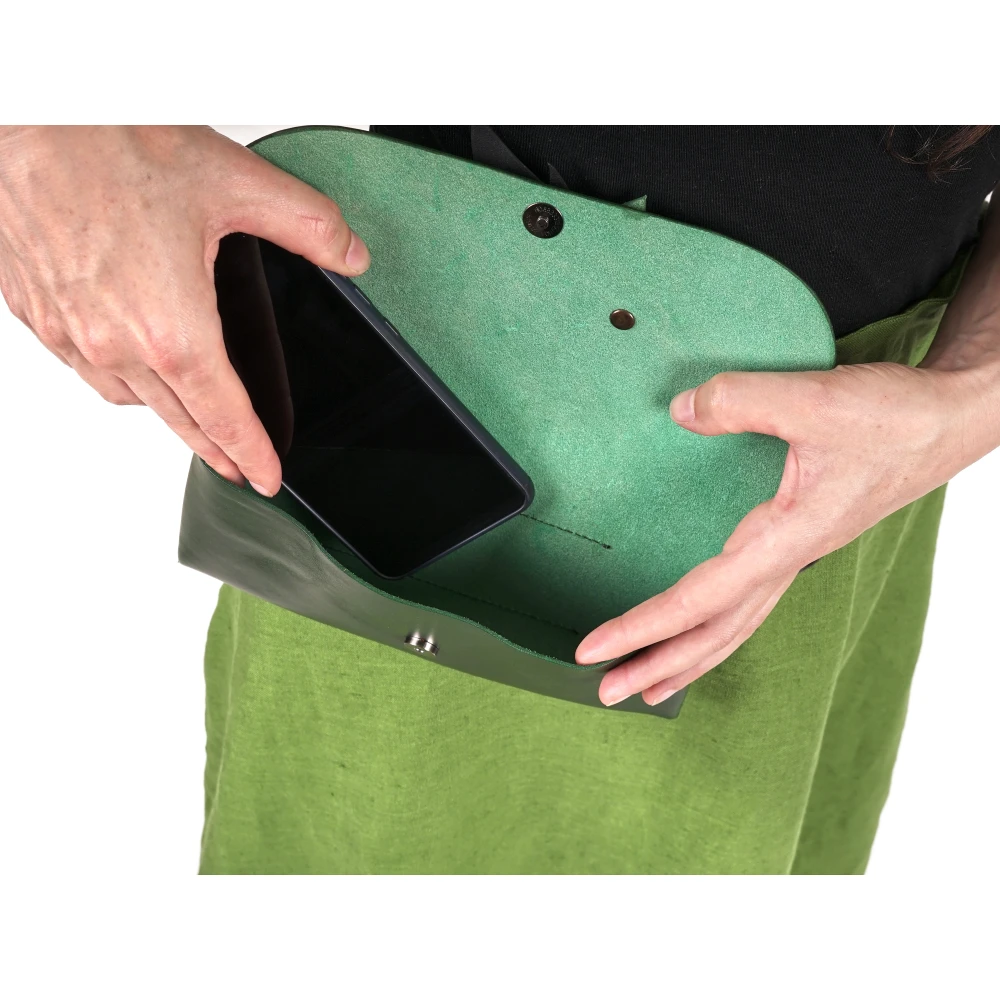 Women's leather fanny pack