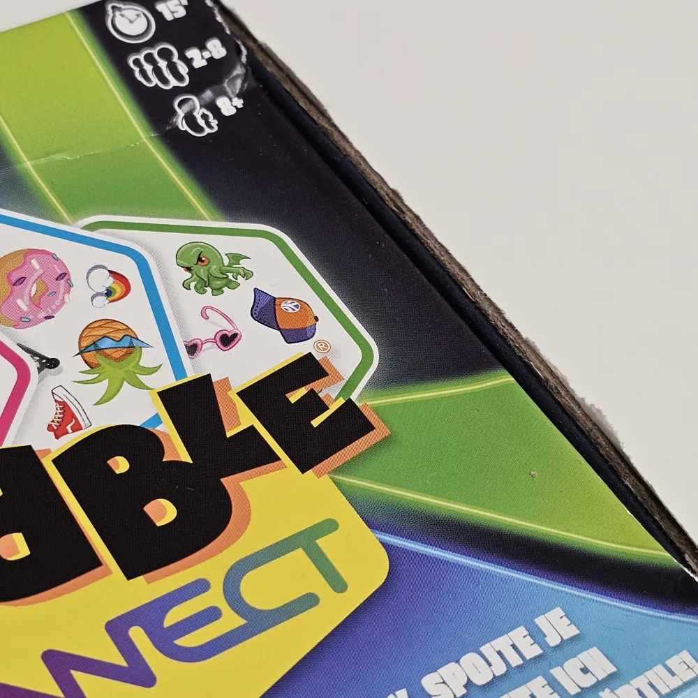 Dobble Connect - damaged packaging