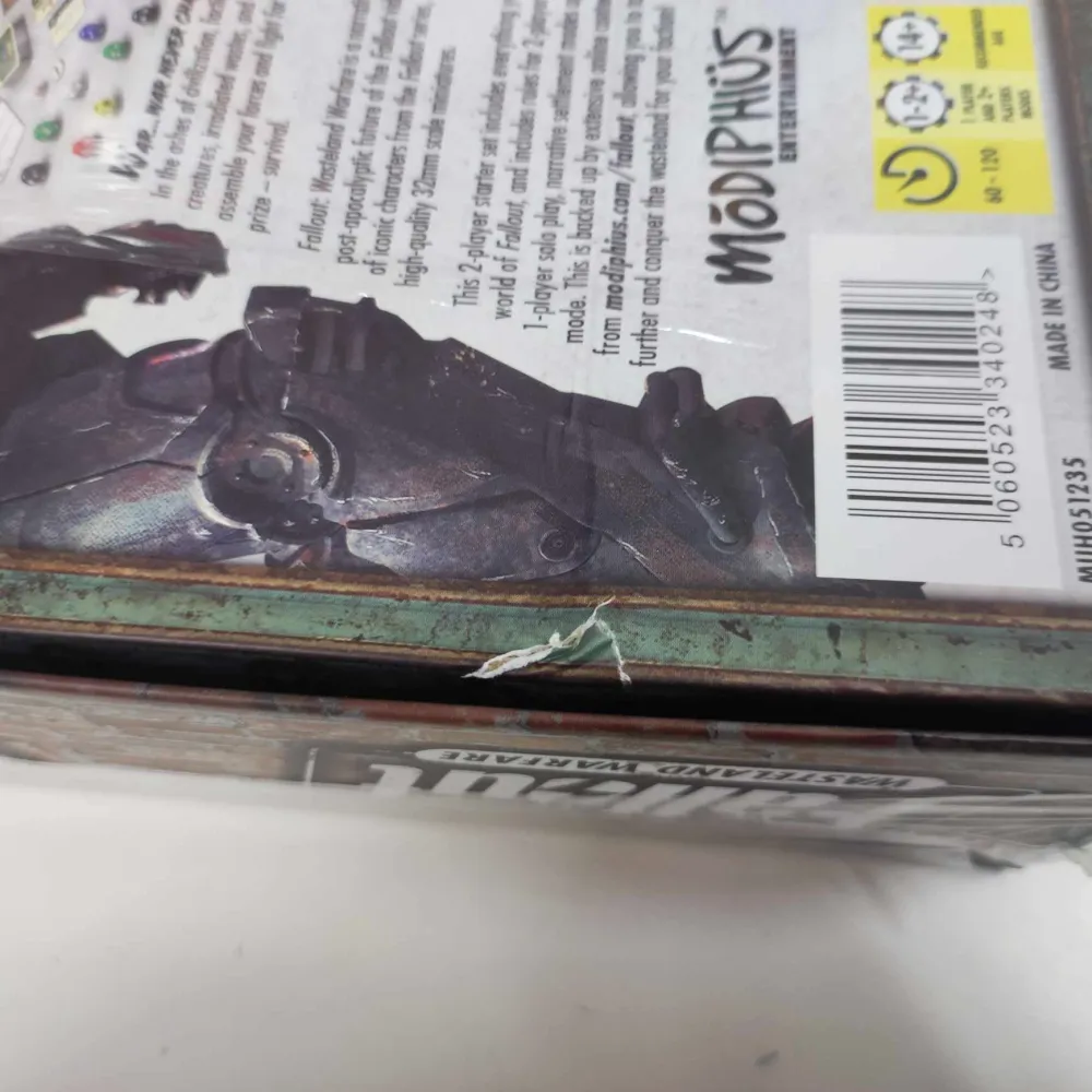 Fallout: Wasteland Warfare two-player starter set - damaged packaging