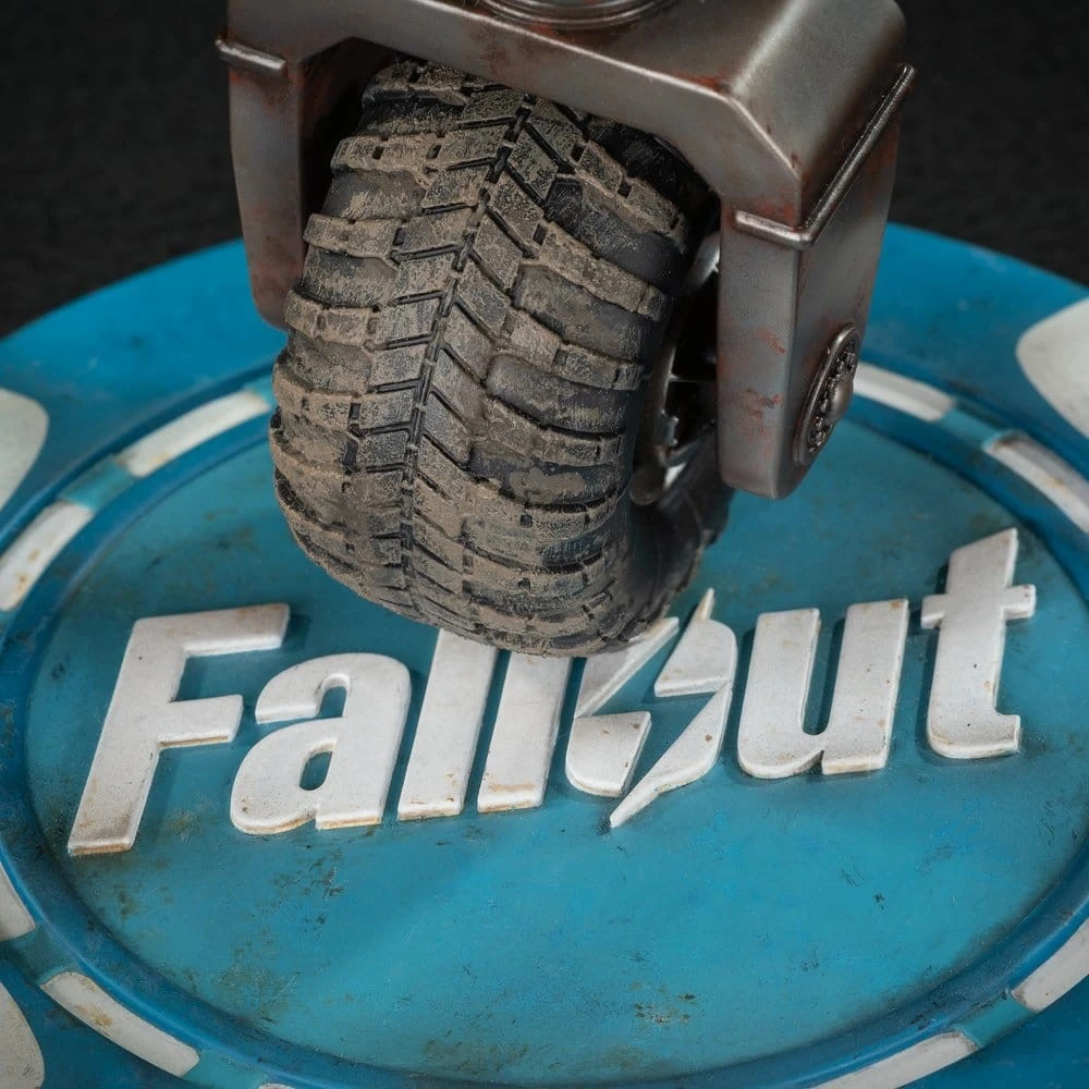 Figúrka Fallout - Victor the Securitron (25 cm)