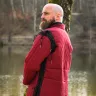 Gambeson vínovo červený