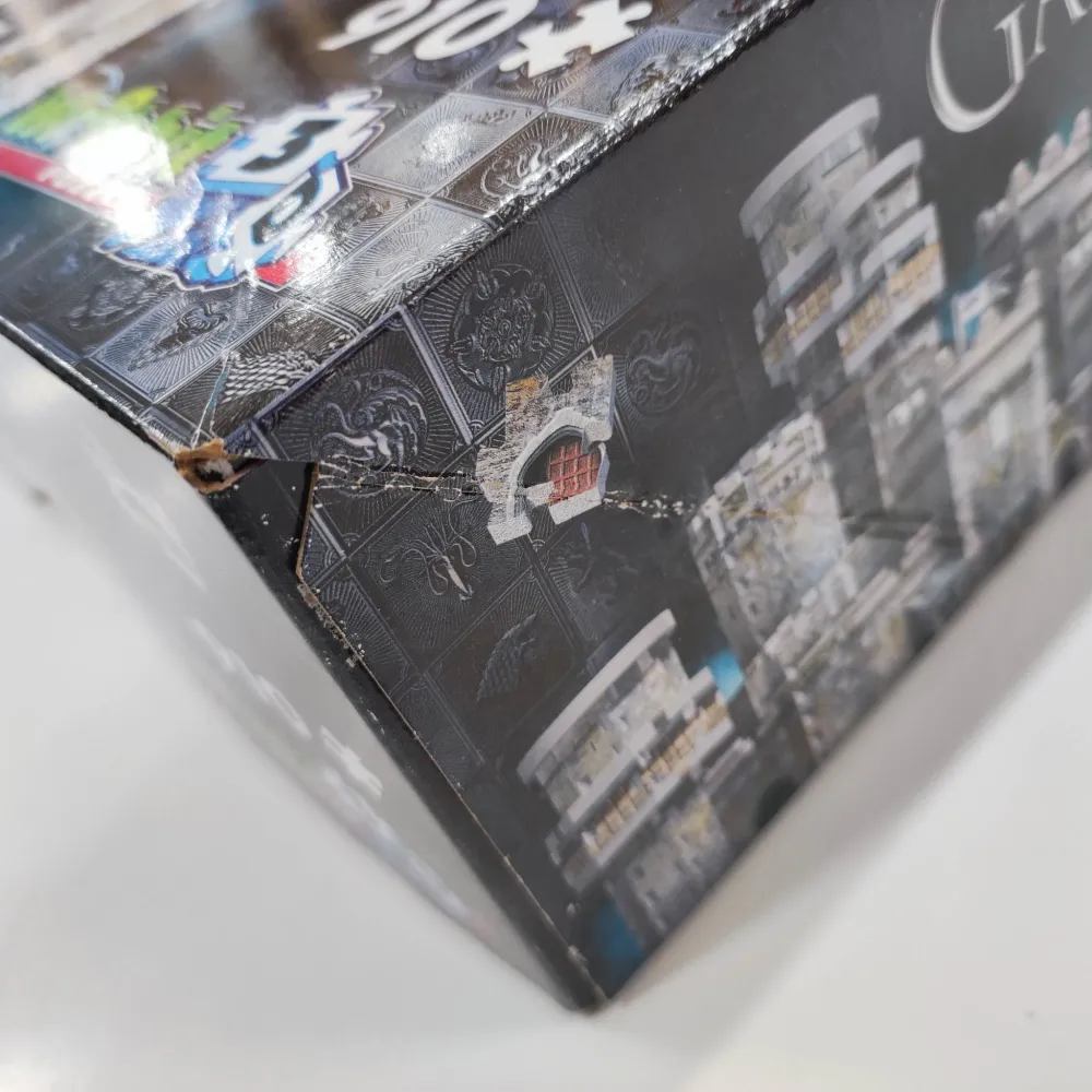 Game of Thrones 3D-Puzzle: Winterfell, 910 Teile - beschädigte Verpackung