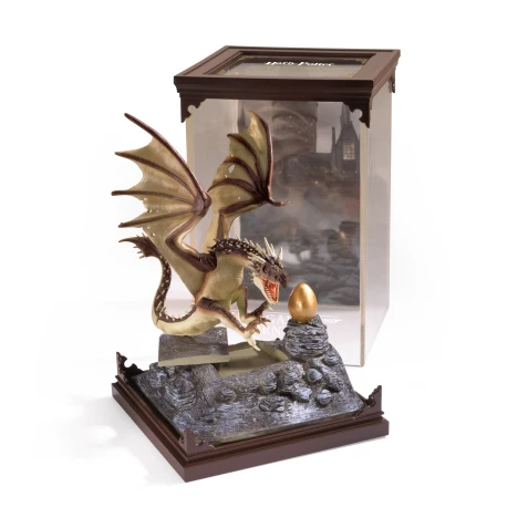 Harry Potter Magical Creatures - soška maďarského draka s tŕňovým chvostom