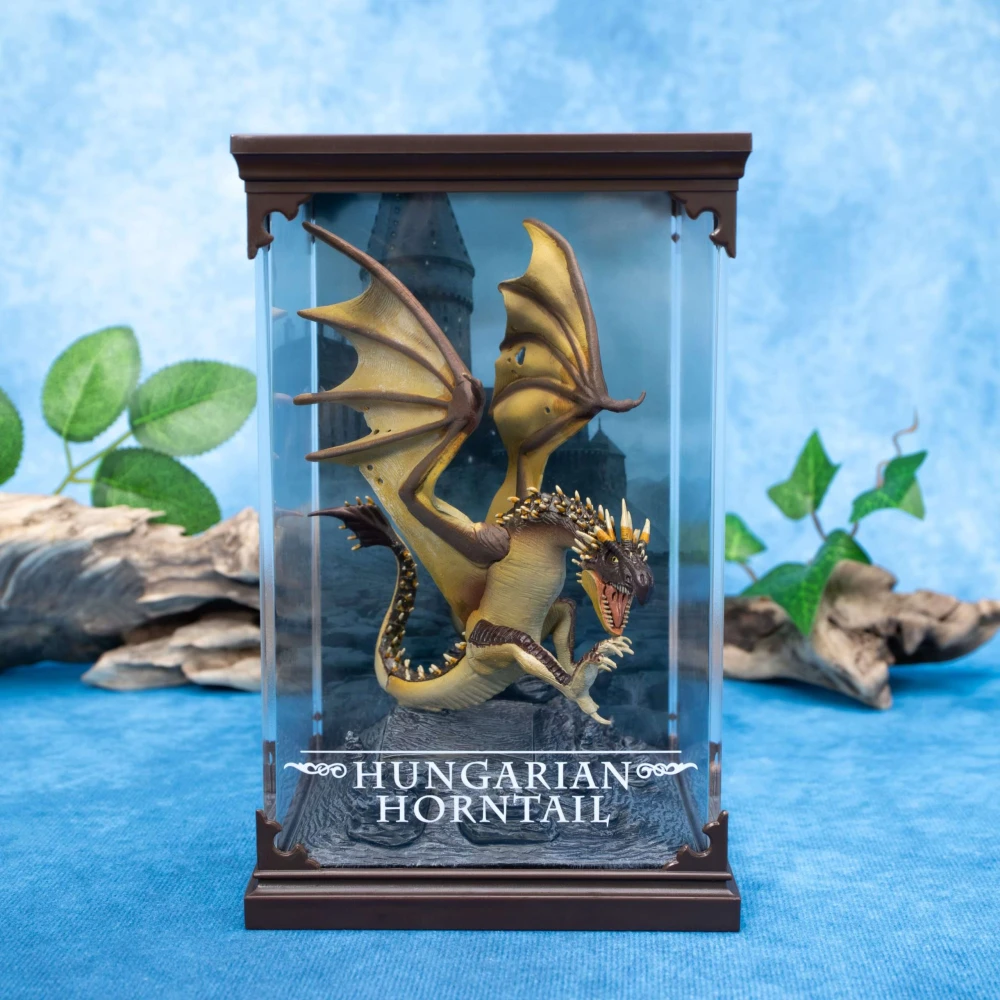 Harry Potter Magical Creatures - soška maďarského draka s tŕňovým chvostom