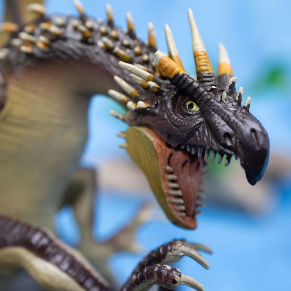 Harry Potter Magical Creatures - soška maďarského draka s tŕňovým chvostom
