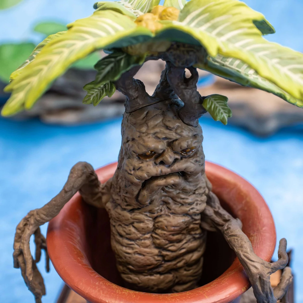 Harry Potter Magical Creatures - soška Mandragora