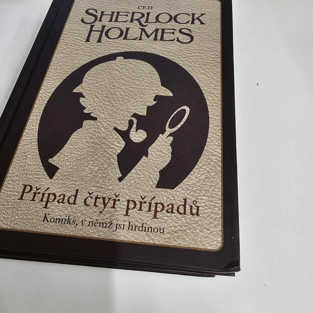 Komiks, v němž jsi hrdinou: Sherlock - Případ čtyř případů - poškodené