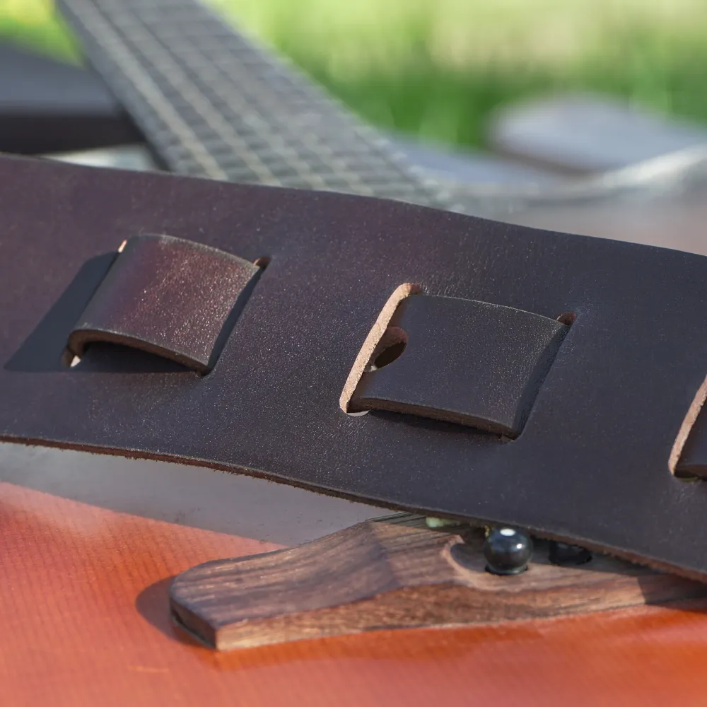 Leather electric guitar strap