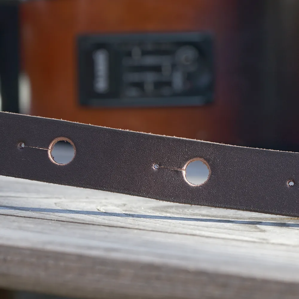 Leather electric guitar strap