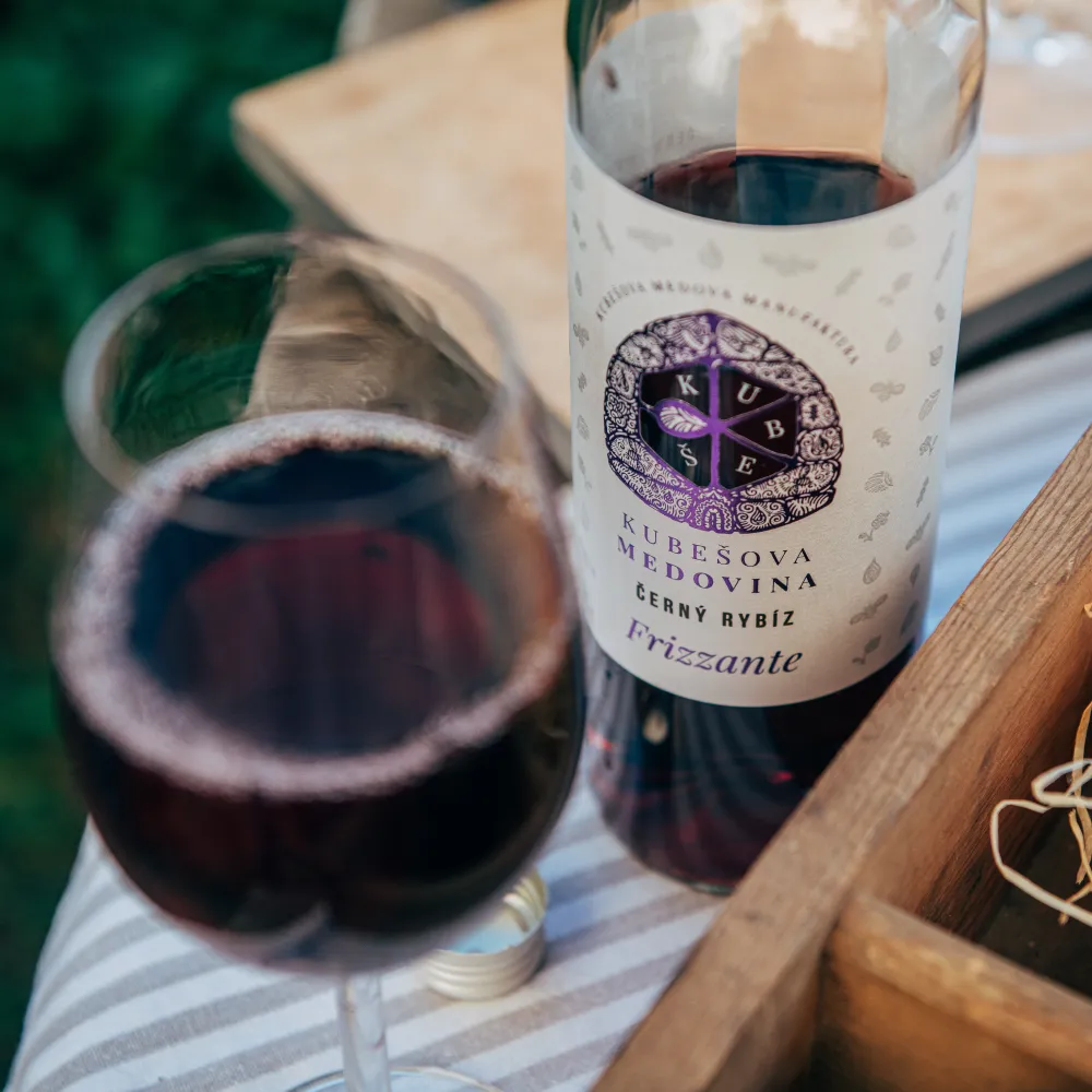 Kubešova medovina - Frizzante, čierne ríbezle 0,75 l