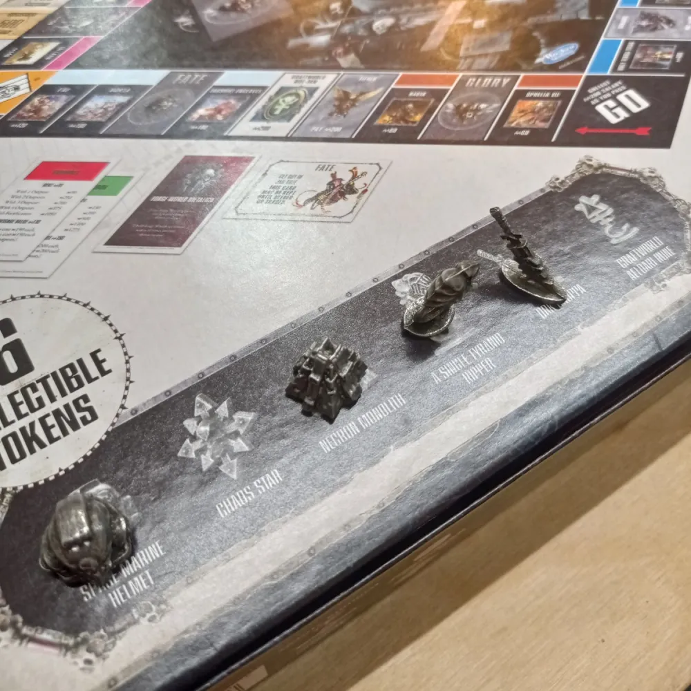 Monopoly: Warhammer 40000 - poškozeno