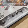 Monopoly: Warhammer 40000 - poškozeno