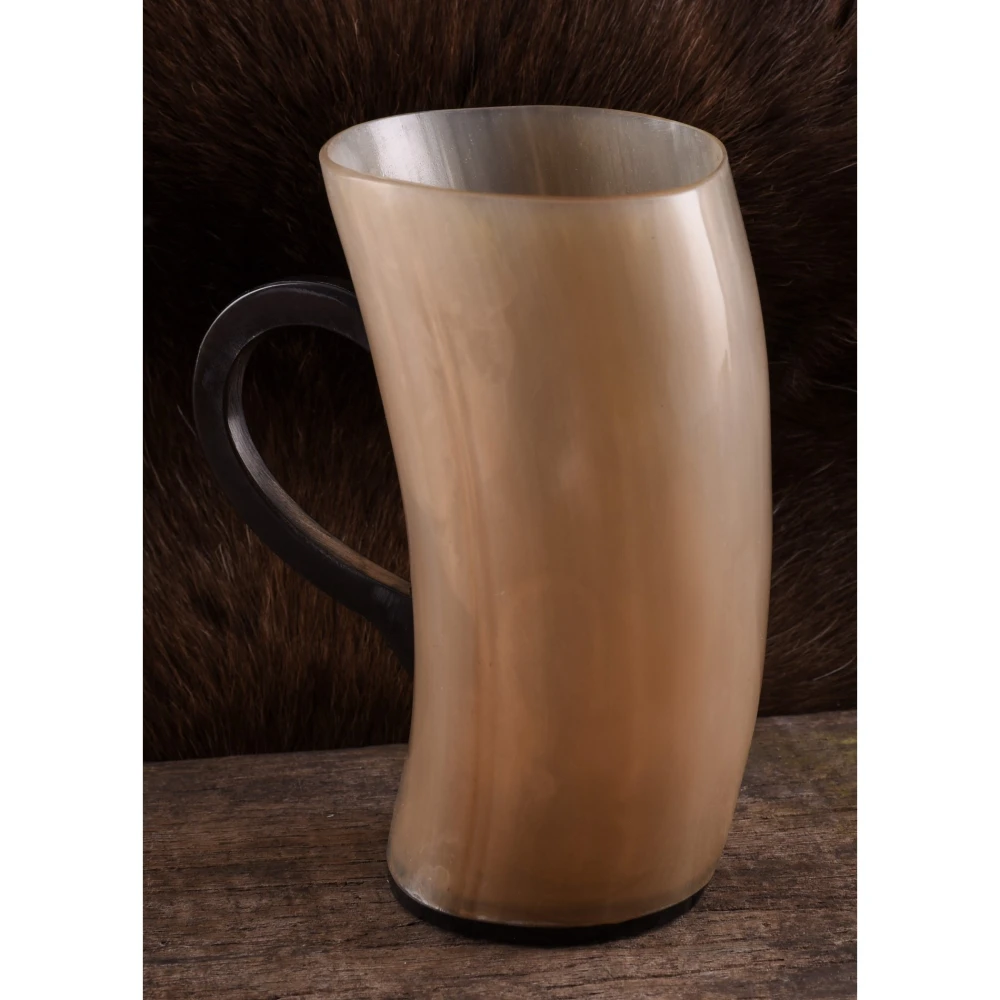 Horn cup with handle