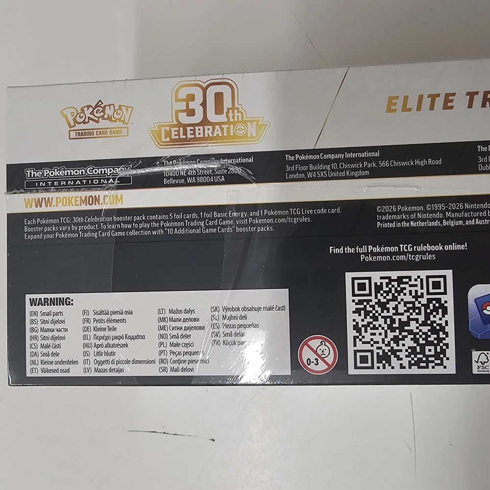 Pokémon TCG: 30th Celebration Elite Trainer Box – poškozený obal