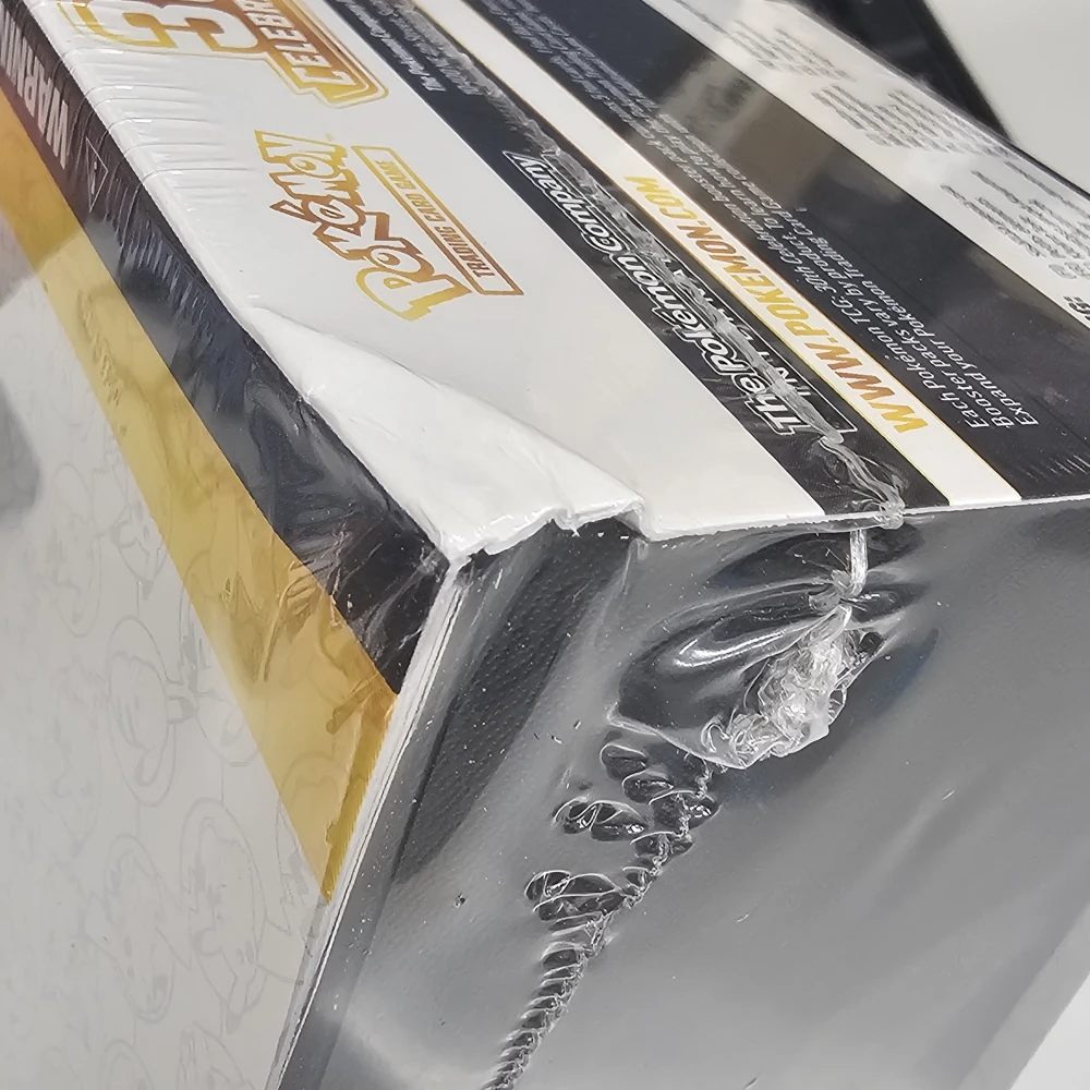 Pokémon TCG: 30th Celebration Elite Trainer Box – poškozený obal