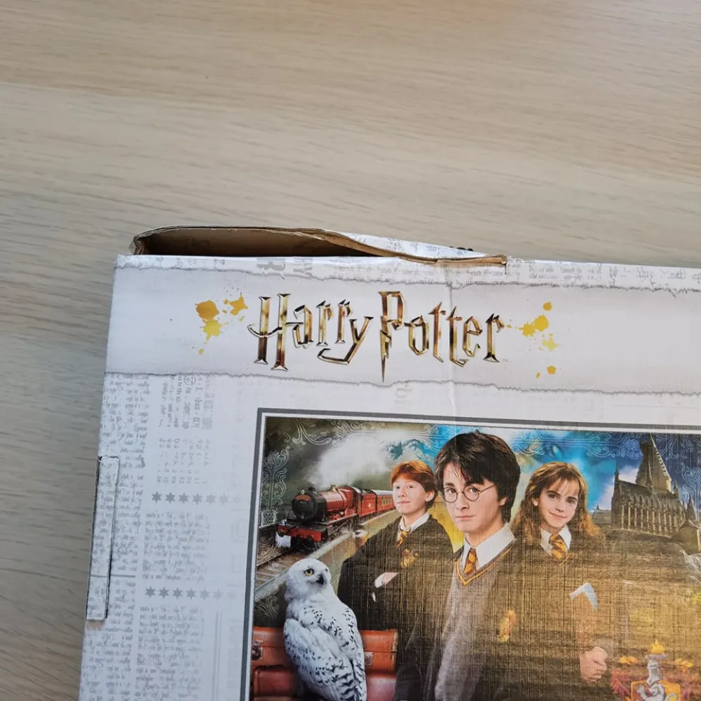 Puzzle Harry Potter v kufríku, 1000 dielikov - poškodený obal