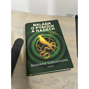Balada o ptácích a hadech