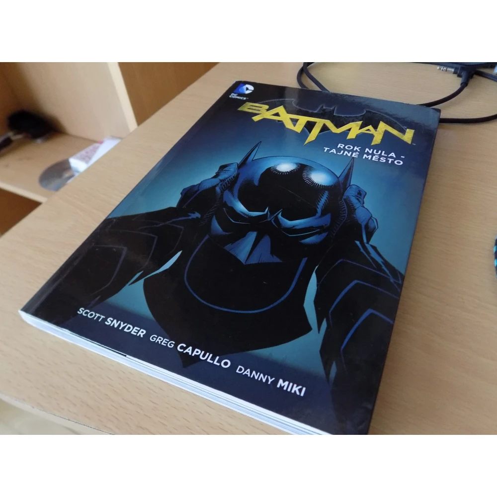 Batman: Rok nula - Tajné město (brožovaná)