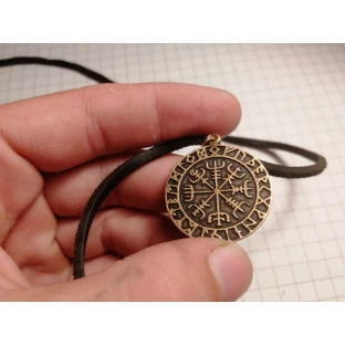 Bronzový amulet Vikingský kompas