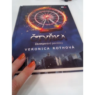 Čtyřka - Divergentní povídky