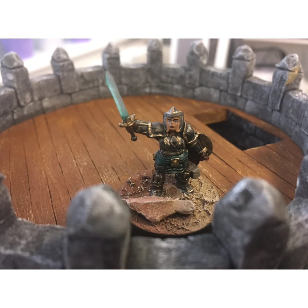 D&D Miniatures: Icons of the Realms - Dwarf Paladin Female