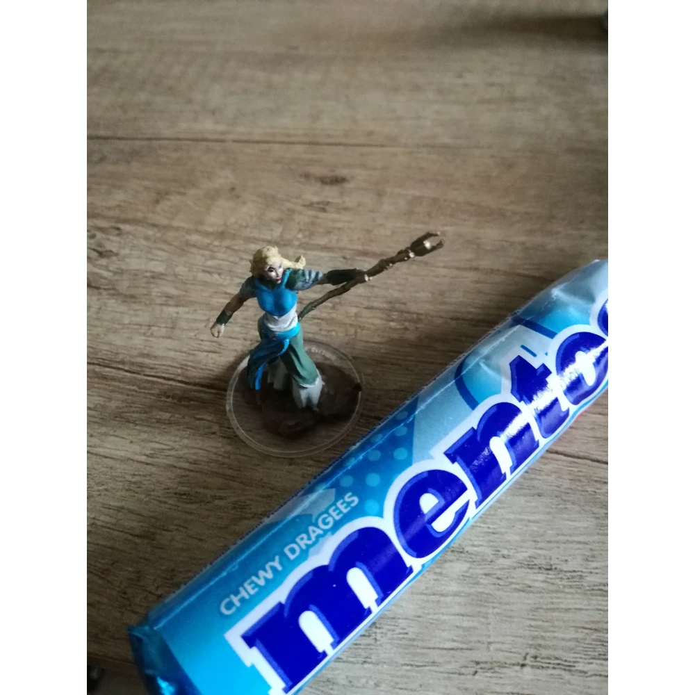 D&D Miniatures: Icons of the Realms - Female Elf Sorcerer