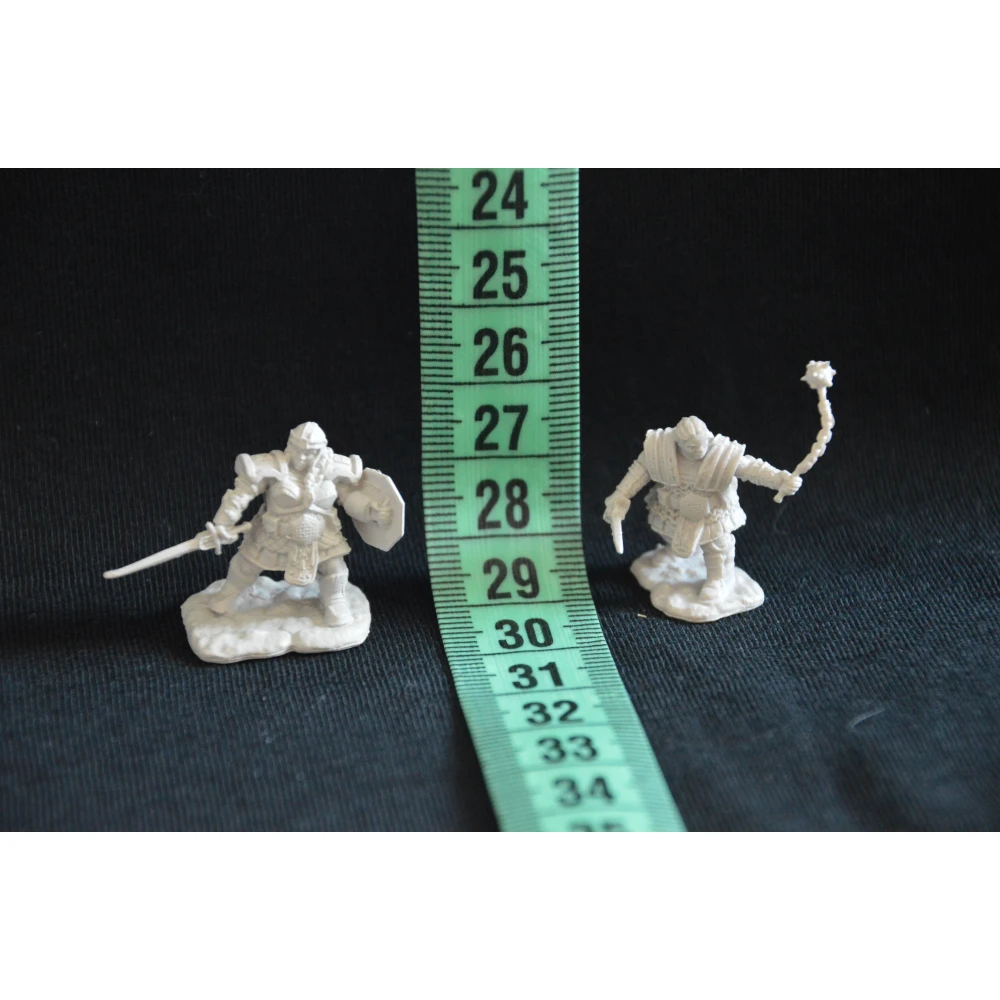D&D Nolzur's Marvelous Miniatures: Dwarf Fighter Female