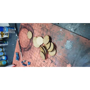 Dřevotřískové podstavce MDF Bases - Round 25mm (20 ks)