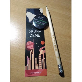 Druhá Země – Lesezeichen + Bleistift + Ansteck-Button
