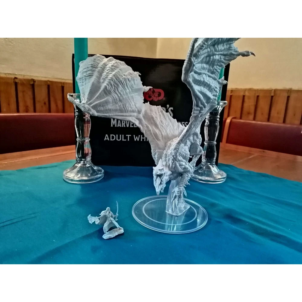 Dungeons & Dragons Nolzur's Marvelous Miniatures: Adult White Dragon