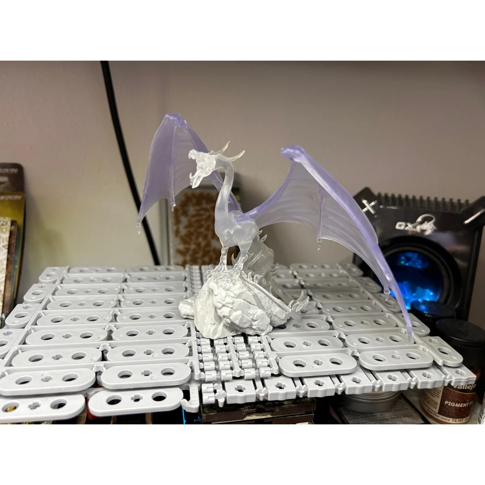 Dungeons & Dragons Nolzur's Marvelous Miniatures: Young Emerald Dragon