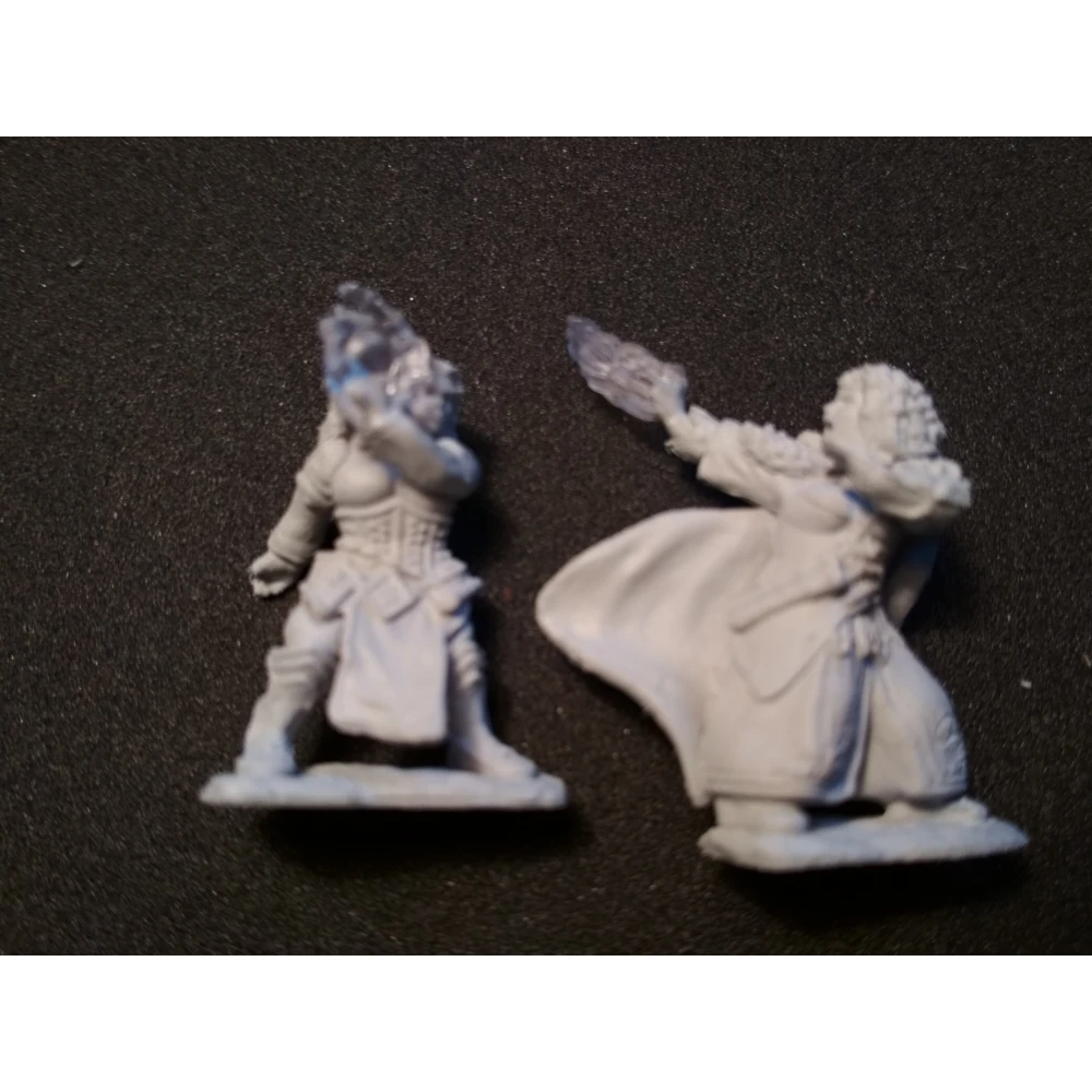 Dungeons & Dragons: Nolzur's Miniatures - Dwarf Female Wizard