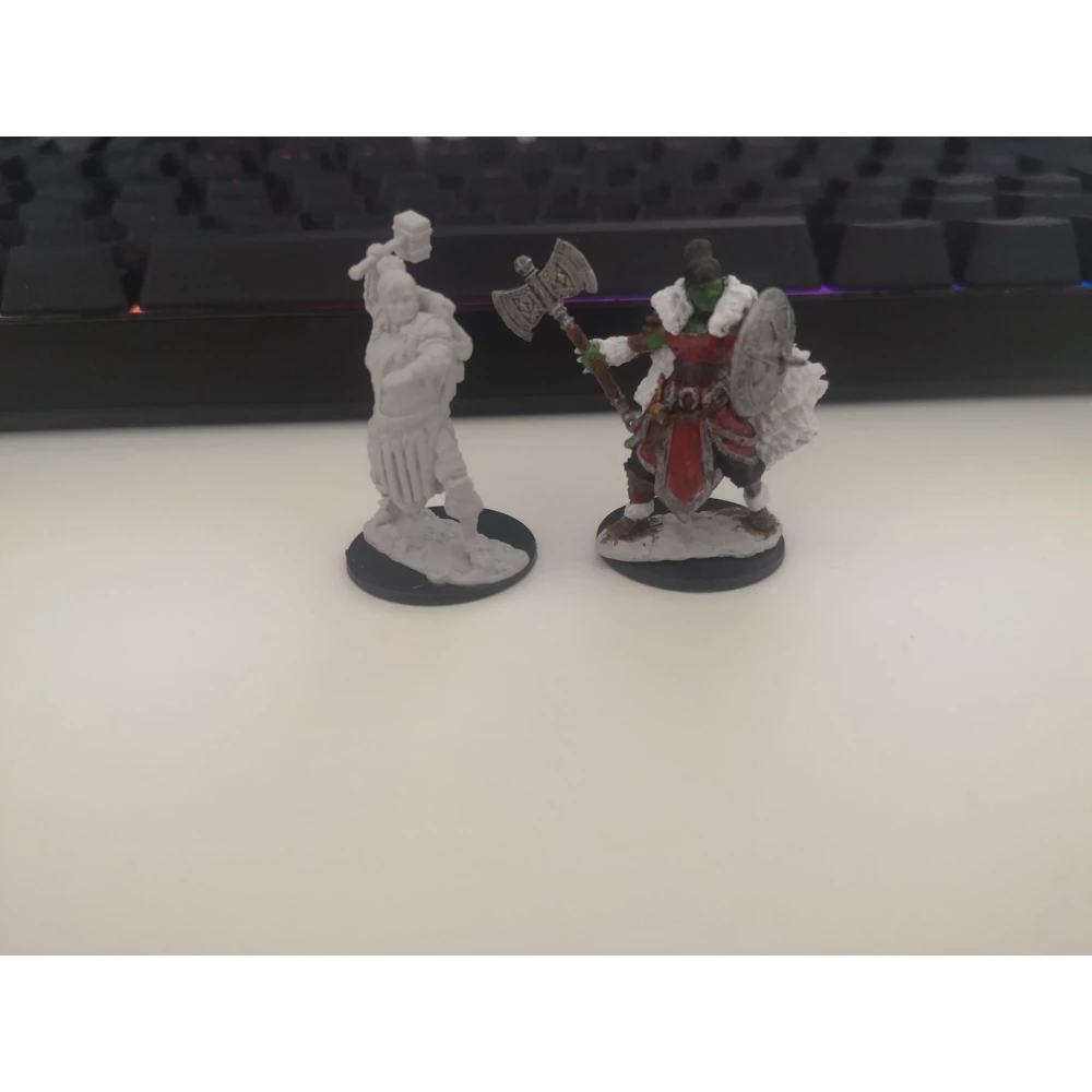 Dungeons & Dragons: Nolzur's Miniatures - Female Half-Orc Barbarian