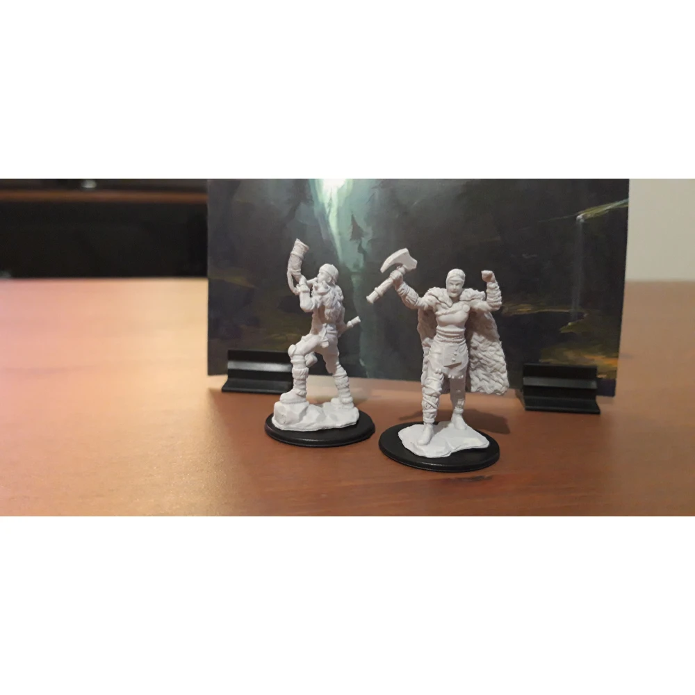 Dungeons & Dragons: Nolzur's Miniatures - Female Human Barbarian