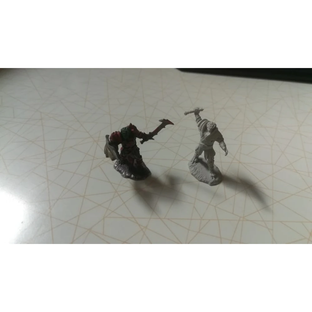 Dungeons & Dragons: Nolzur's Miniatures - Male Dragonborn Paladin
