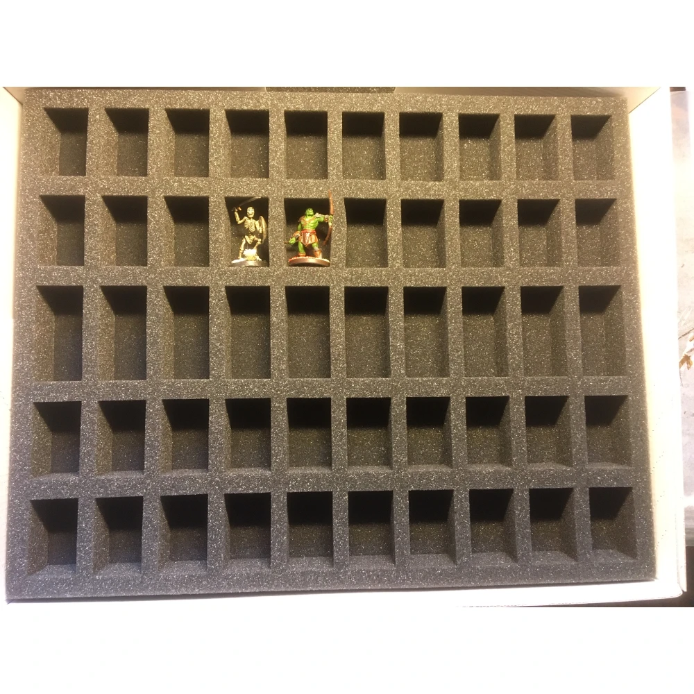 Feldherr Storage Box M pro 100 miniatur, tanky a monstra