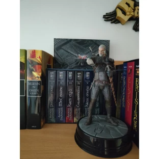 The Witcher 3: Wild Hunt Figure - Geralt of Rivia Deluxe