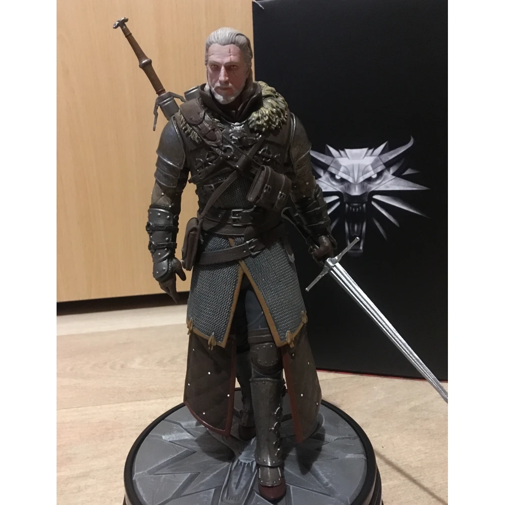 The Witcher 3 Figure: Geralt in Grandmaster Ursine Armor