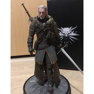 The Witcher 3 Figure: Geralt in Grandmaster Ursine Armor