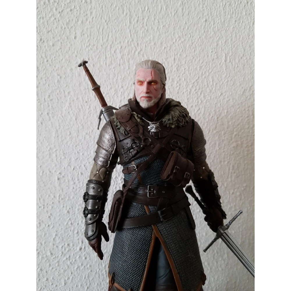 The Witcher 3 Figure: Geralt in Grandmaster Ursine Armor