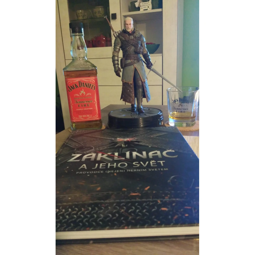 The Witcher 3 Figure: Geralt in Grandmaster Ursine Armor