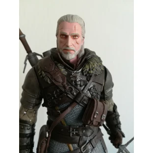 The Witcher 3 Figure: Geralt in Grandmaster Ursine Armor