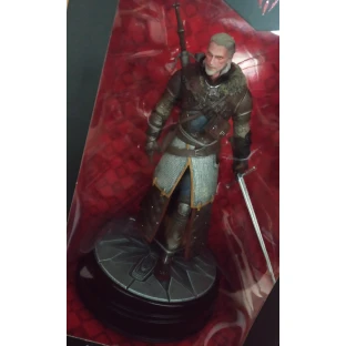 The Witcher 3 Figure: Geralt in Grandmaster Ursine Armor