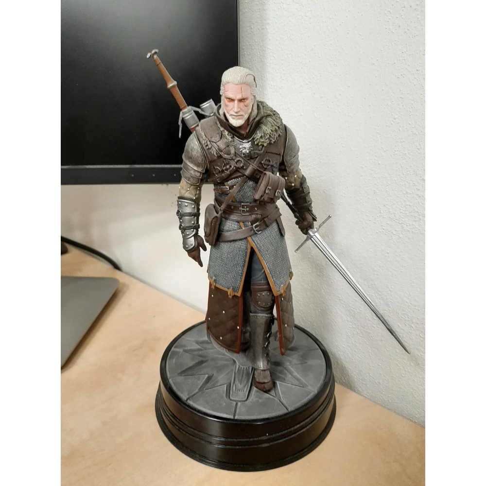 The Witcher 3 Figure: Geralt in Grandmaster Ursine Armor