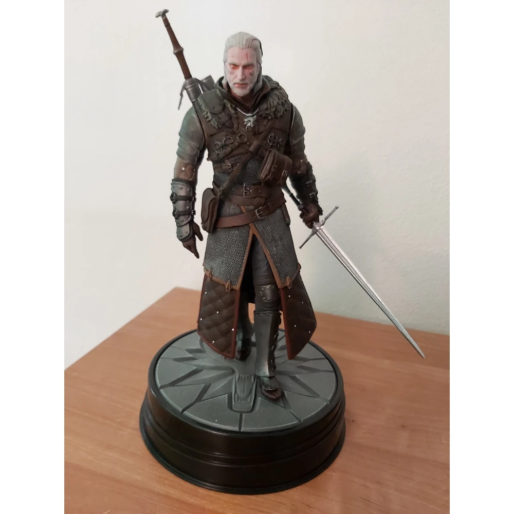 The Witcher 3 Figure: Geralt in Grandmaster Ursine Armor