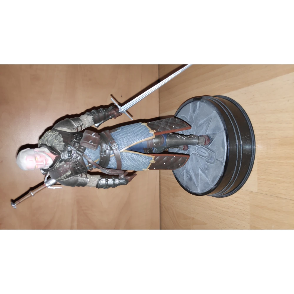 The Witcher 3 Figure: Geralt in Grandmaster Ursine Armor