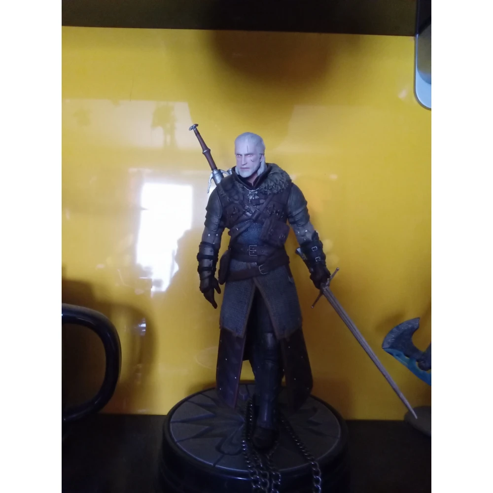 The Witcher 3 Figure: Geralt in Grandmaster Ursine Armor
